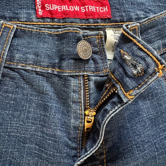 Vintage Y2K Levi's 518 Women's Boot Cut Flared Jeans in Medium Blue Wash - Picture 6 of 12